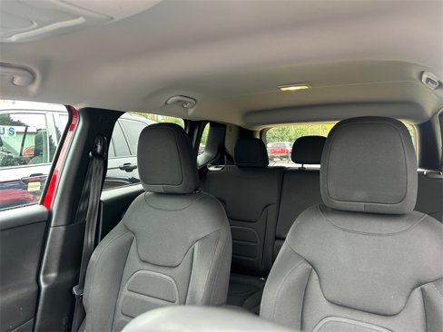 Used 2018 Jeep Renegade Latitude w/ Popular Equipment Group image 23