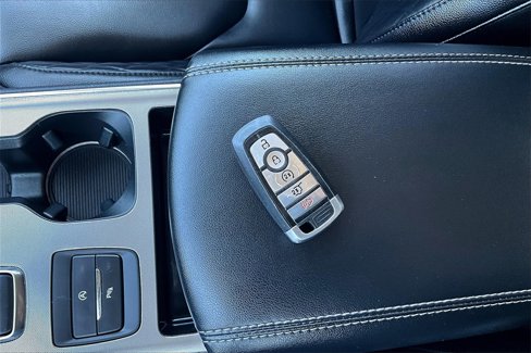 Used 2024 Ford Edge Titanium image 11