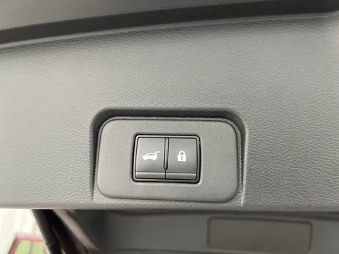Used 2024 Nissan Rogue SV image 34