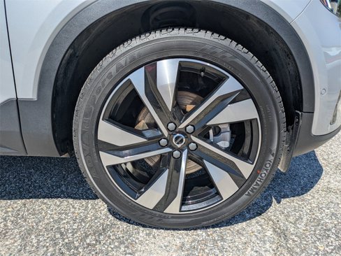 Certified 2023 Volvo XC40 B5 Plus image 11