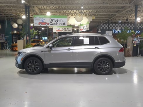 Used 2022 Volkswagen Tiguan SE image 12