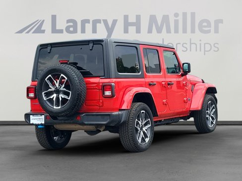 Used 2024 Jeep Wrangler Unlimited image 5