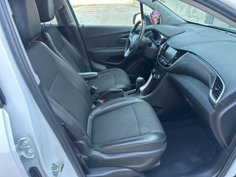Used 2020 Chevrolet Trax LT w/ Redline Edition image 10