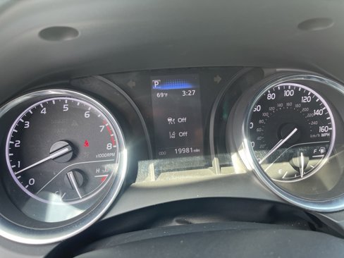 Used 2020 Toyota Camry LE image 19