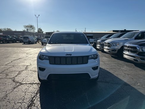 Used 2018 Jeep Grand Cherokee Altitude image 3