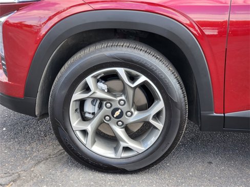 Used 2025 Chevrolet Trax LT w/ Driver Confidence Package image 19