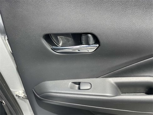 Used 2019 Nissan Kicks SR w/ SR Premium Package image 11