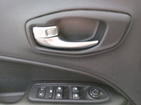Used 2021 Jeep Compass Latitude image 15