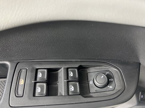 Used 2022 Volkswagen Taos SEL w/ Panoramic Sunroof Package image 19