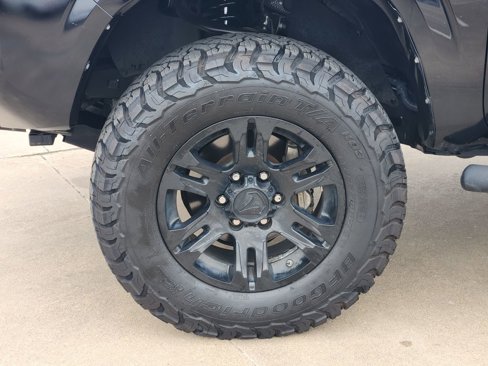 Used 2020 Toyota Tacoma SR image 10