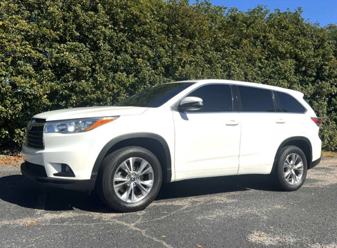 Used 2016 Toyota Highlander LE image 3