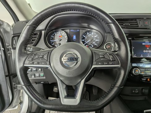 Used 2020 Nissan Rogue SV image 19