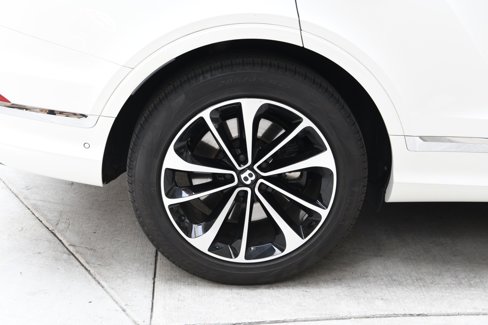 Used 2023 Bentley Bentayga image 23