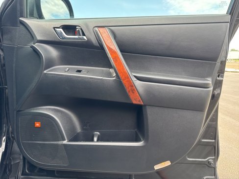 Used 2013 Toyota Highlander Limited image 36