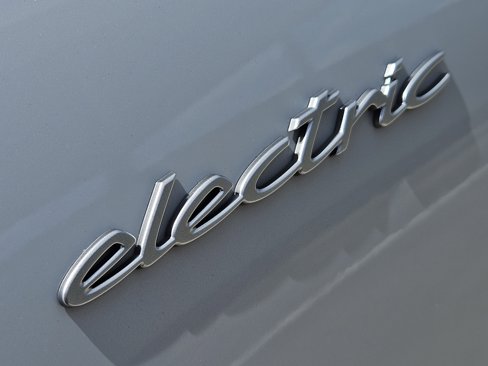 Certified 2024 Porsche Macan 4 Electric image 13