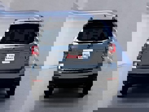 Used 2018 Subaru Forester 2.5i Premium w/ All-Weather Package image 4