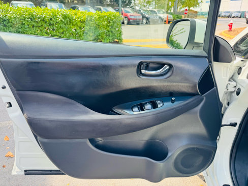 Used 2016 Nissan Leaf SV image 14