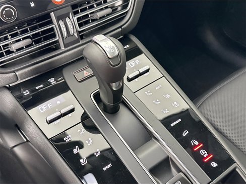 Used 2025 Porsche Macan image 34