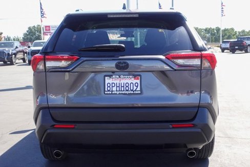Used 2019 Toyota RAV4 LE image 11