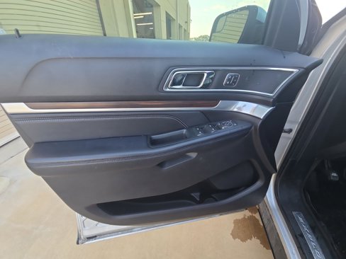 Used 2018 Ford Explorer Limited image 12