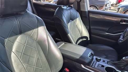 Used 2021 Toyota Highlander Platinum image 16
