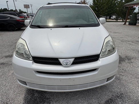 Used 2004 Toyota Sienna XLE Limited image 3