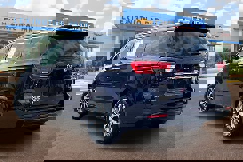 Used 2018 Kia Sedona SX image 2