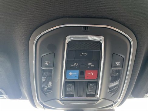 Used 2024 Jeep Grand Cherokee Altitude image 25