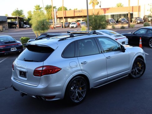 Used 2013 Porsche Cayenne Turbo image 18