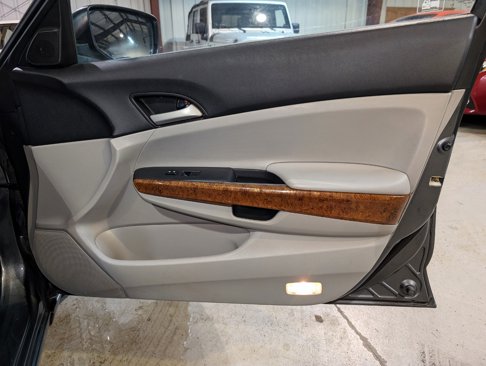 Used 2011 Honda Accord EX image 24