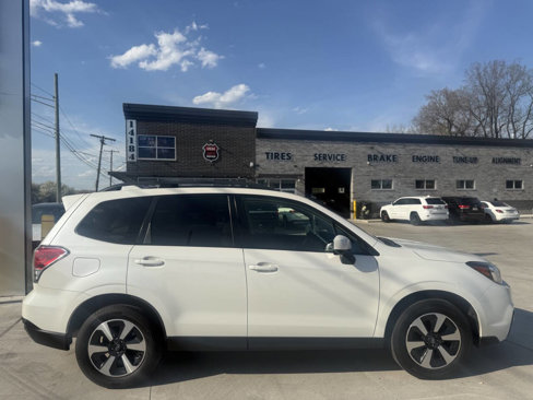 Used 2017 Subaru Forester 2.5i Premium w/ All-Weather Package image 4