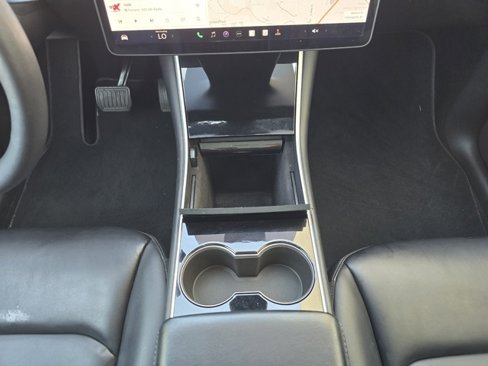 Used 2020 Tesla Model Y Long Range image 25