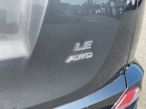 Used 2018 Toyota RAV4 LE image 24