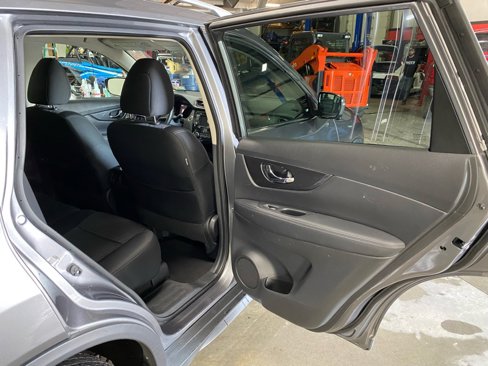 Used 2018 Nissan Rogue SV w/ Premium Package image 24