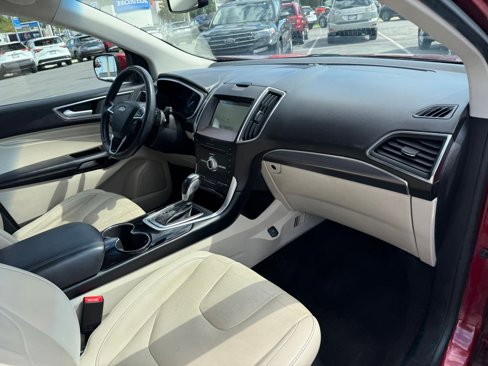 Used 2018 Ford Edge Titanium w/ Technology Package image 35