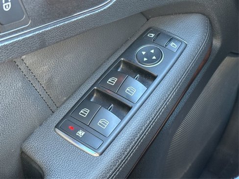 Used 2013 Mercedes-Benz E 350 4MATIC Sedan image 37
