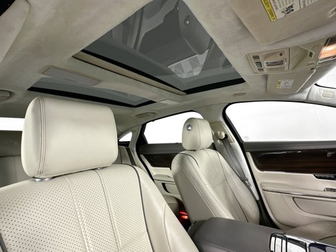 Used 2012 Jaguar XJ L image 21