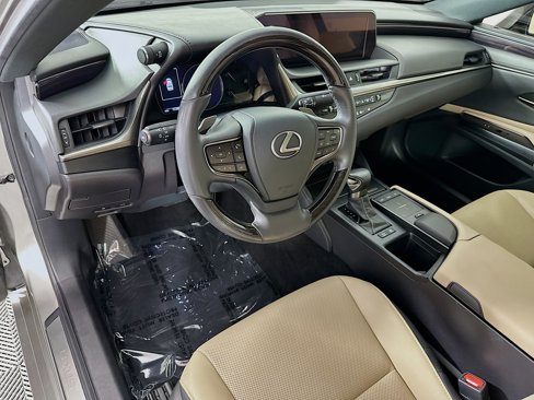 Used 2020 Lexus ES 300h w/ Premium Package image 9