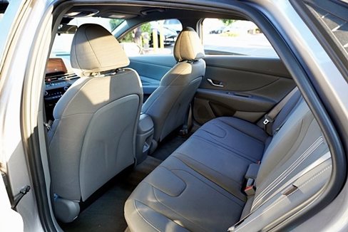 Certified 2024 Hyundai Elantra SEL image 16