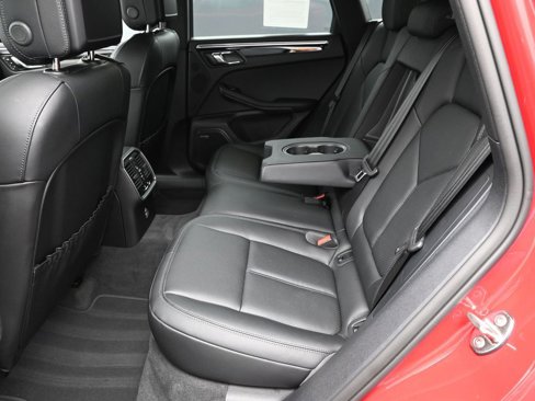 Used 2025 Porsche Macan image 17