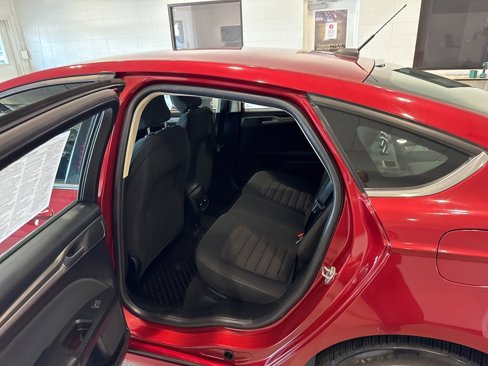 Used 2018 Ford Fusion SE image 18