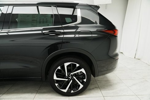 Used 2025 Mitsubishi Outlander SEL image 13