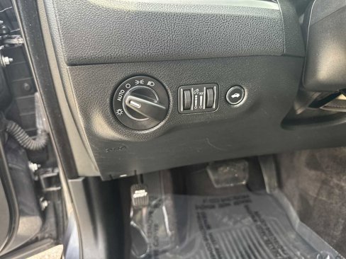 Used 2018 Chrysler 300 Touring image 13