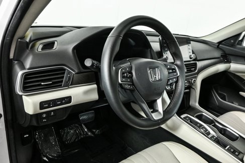 Used 2020 Honda Accord Touring image 4