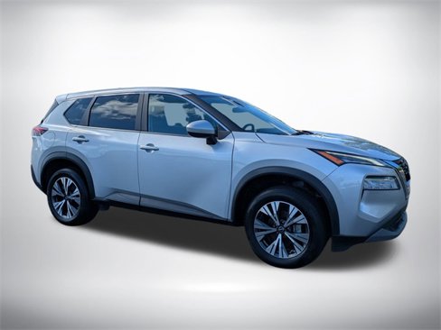 Used 2023 Nissan Rogue SV image 2