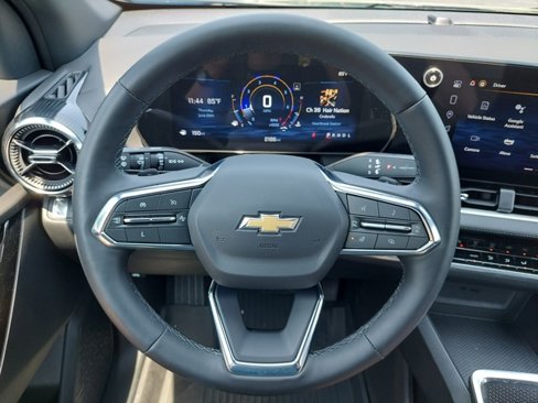 Used 2025 Chevrolet Equinox LT w/ Safety and Technology Package image 23