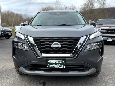 Used 2022 Nissan Rogue SV image 2