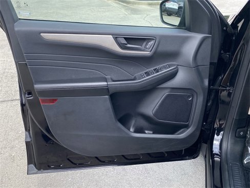 Used 2022 Ford Escape SE w/ SE Sport Appearance Package image 20