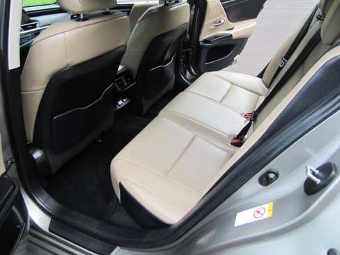Used 2019 Lexus ES 350 w/ Premium Package image 19