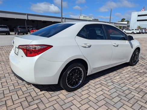Used 2018 Toyota Corolla LE image 11